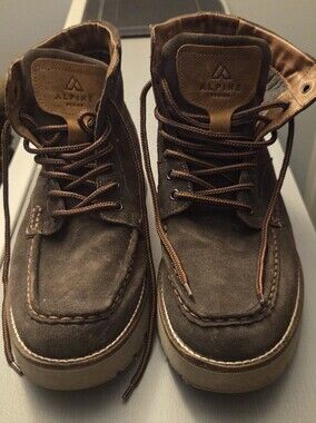Alpine Design Men's Dark Brown Suede Chukka Boots